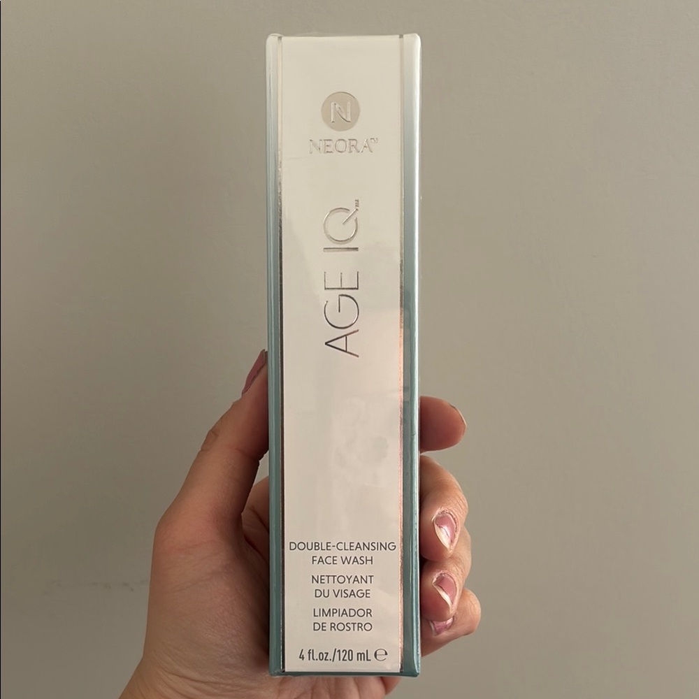 Age IQ Double-Cleansing Face Wash - White